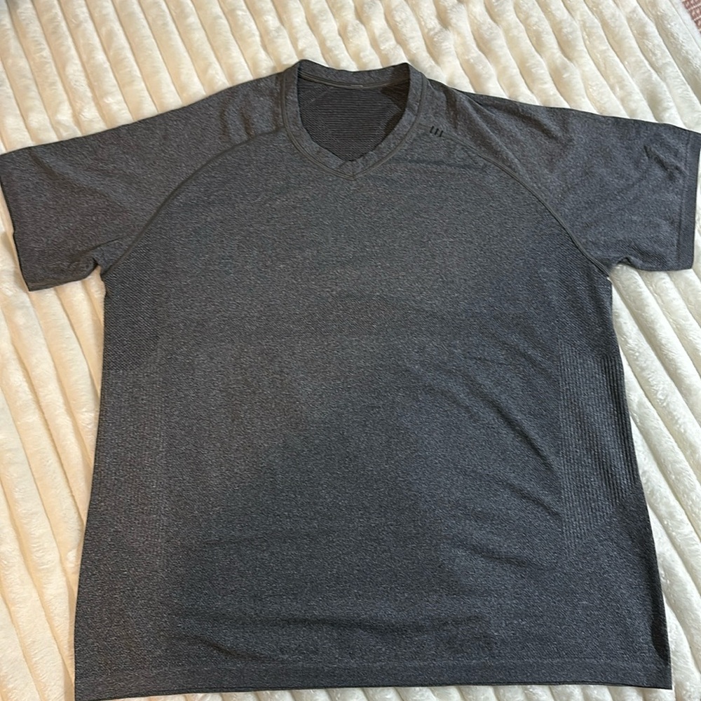 lululemon athletica Men's Short Sleeve V-Neck Tee - Dark Gray